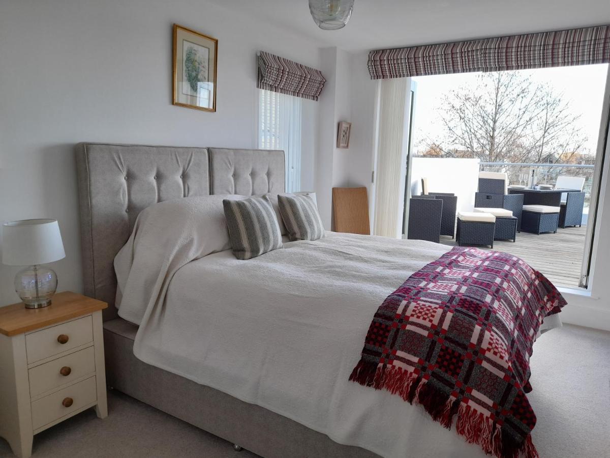 Crow'S Nest Penthouse Apartment With Free Spa Access Somerford Keynes Εξωτερικό φωτογραφία