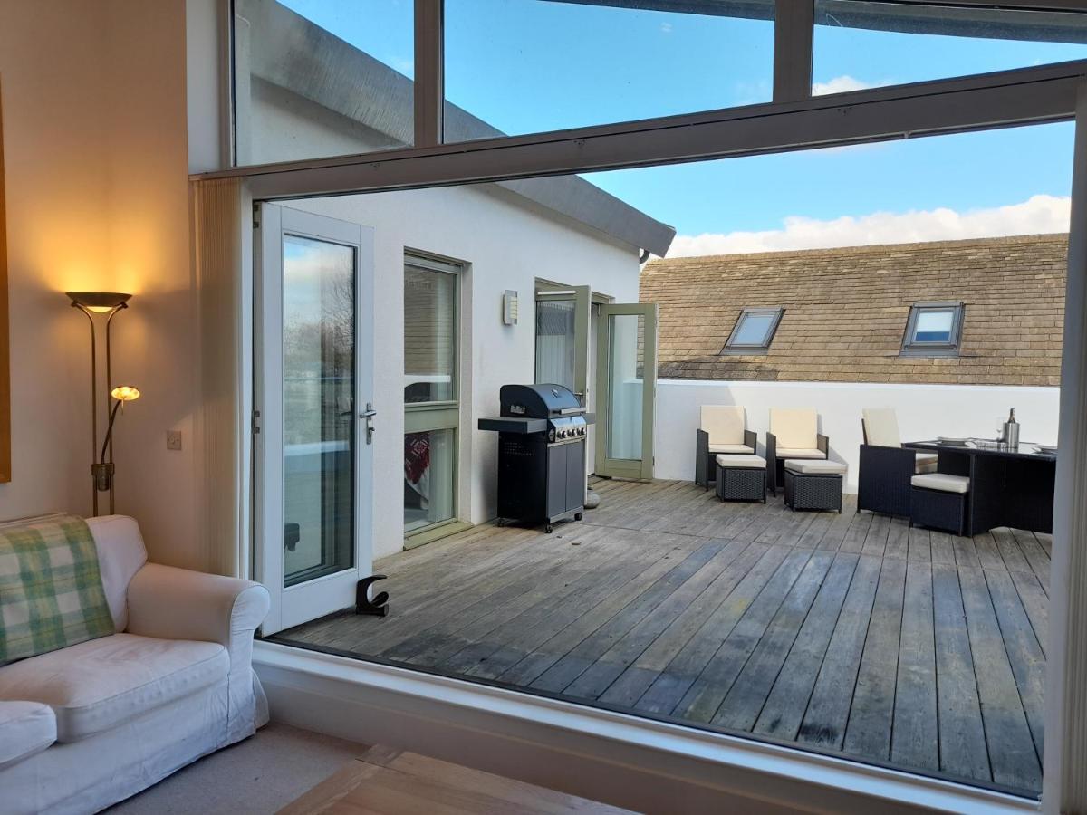 Crow'S Nest Penthouse Apartment With Free Spa Access Somerford Keynes Εξωτερικό φωτογραφία