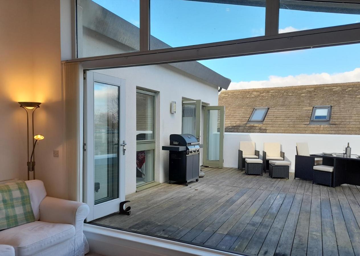Crow'S Nest Penthouse Apartment With Free Spa Access Somerford Keynes Εξωτερικό φωτογραφία