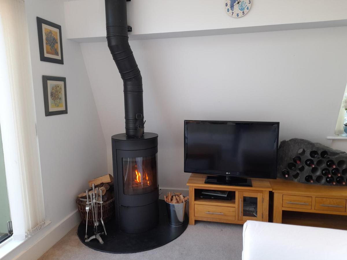 Crow'S Nest Penthouse Apartment With Free Spa Access Somerford Keynes Εξωτερικό φωτογραφία
