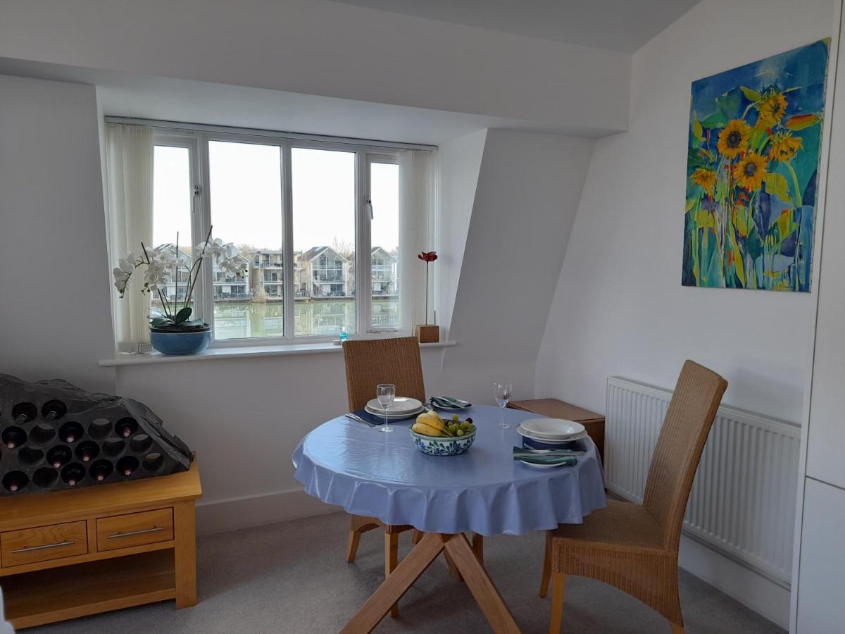 Crow'S Nest Penthouse Apartment With Free Spa Access Somerford Keynes Εξωτερικό φωτογραφία