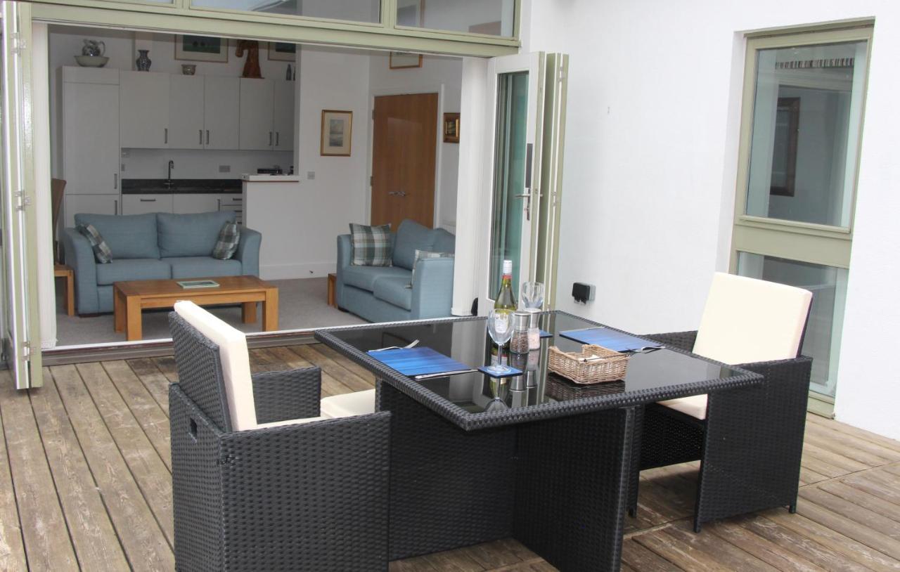 Crow'S Nest Penthouse Apartment With Free Spa Access Somerford Keynes Εξωτερικό φωτογραφία