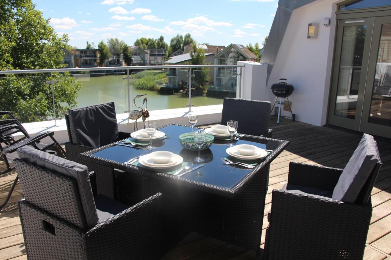 Crow'S Nest Penthouse Apartment With Free Spa Access Somerford Keynes Εξωτερικό φωτογραφία