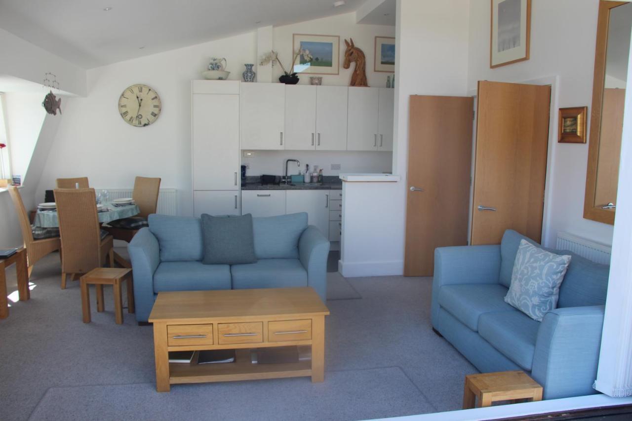 Crow'S Nest Penthouse Apartment With Free Spa Access Somerford Keynes Εξωτερικό φωτογραφία