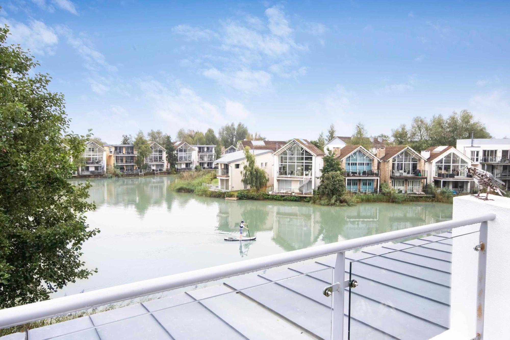 Crow'S Nest Penthouse Apartment With Free Spa Access Somerford Keynes Εξωτερικό φωτογραφία