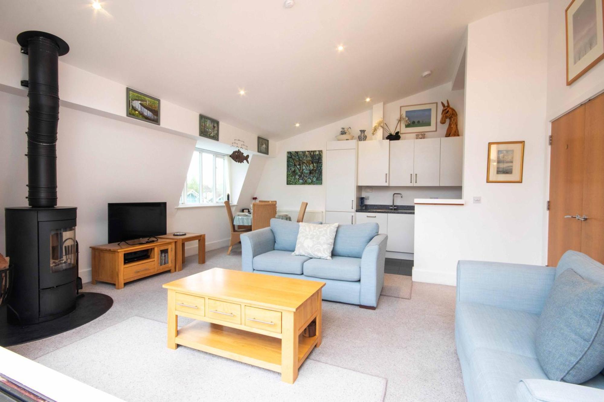Crow'S Nest Penthouse Apartment With Free Spa Access Somerford Keynes Εξωτερικό φωτογραφία