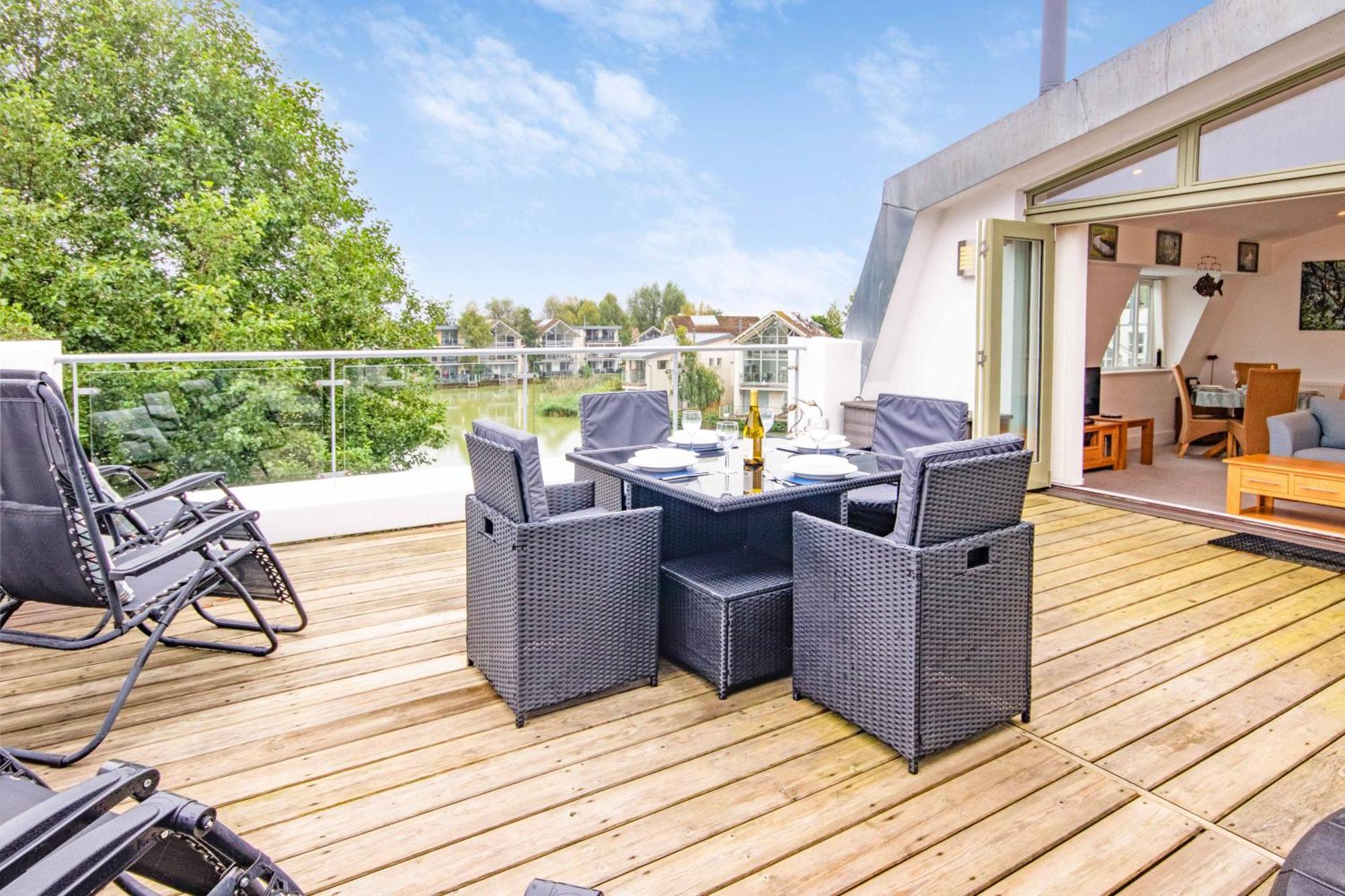 Crow'S Nest Penthouse Apartment With Free Spa Access Somerford Keynes Εξωτερικό φωτογραφία