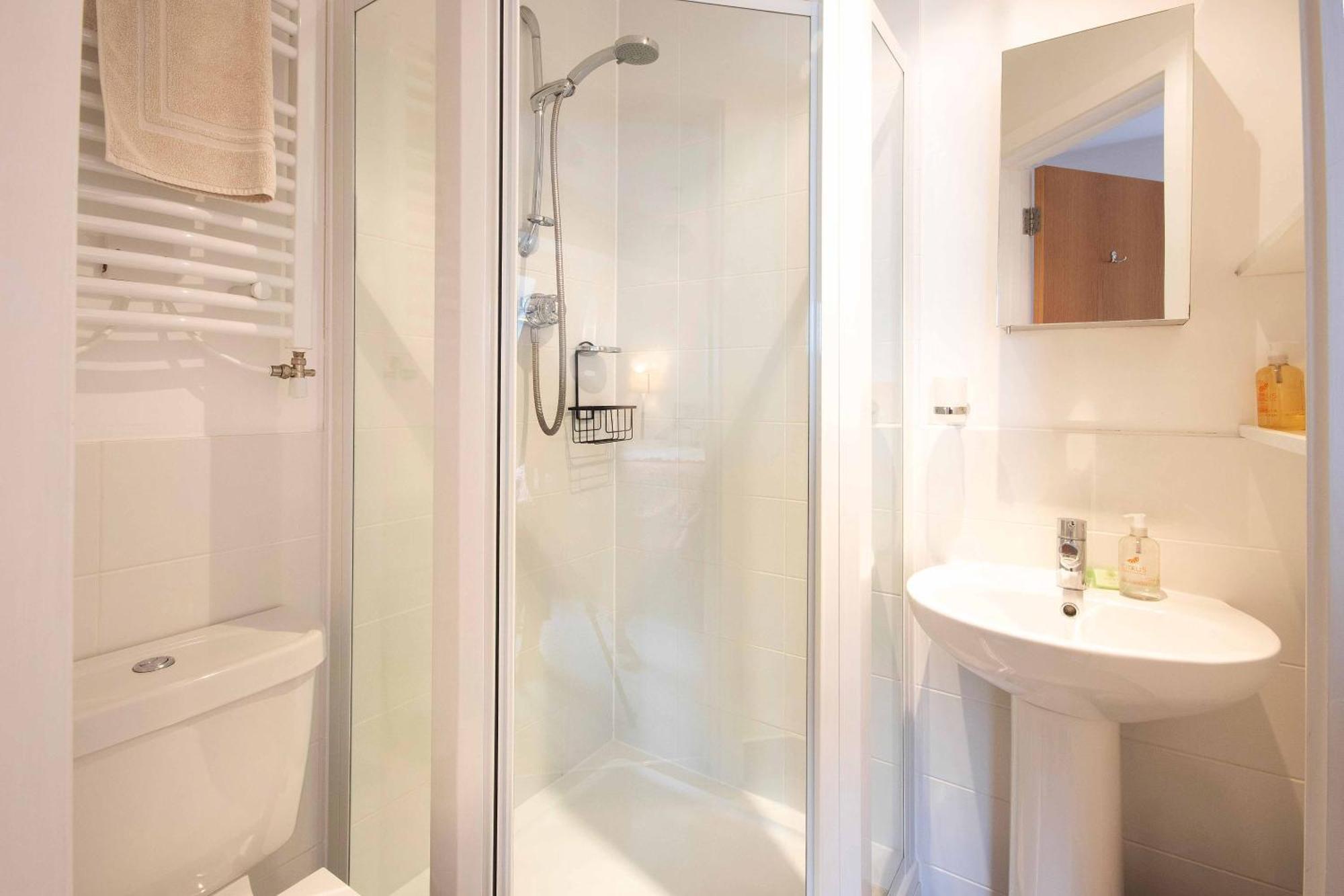 Crow'S Nest Penthouse Apartment With Free Spa Access Somerford Keynes Εξωτερικό φωτογραφία
