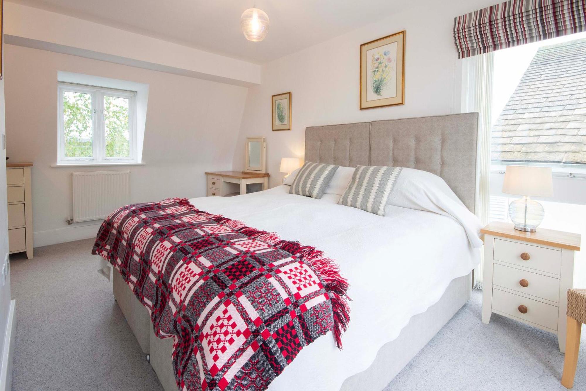 Crow'S Nest Penthouse Apartment With Free Spa Access Somerford Keynes Εξωτερικό φωτογραφία