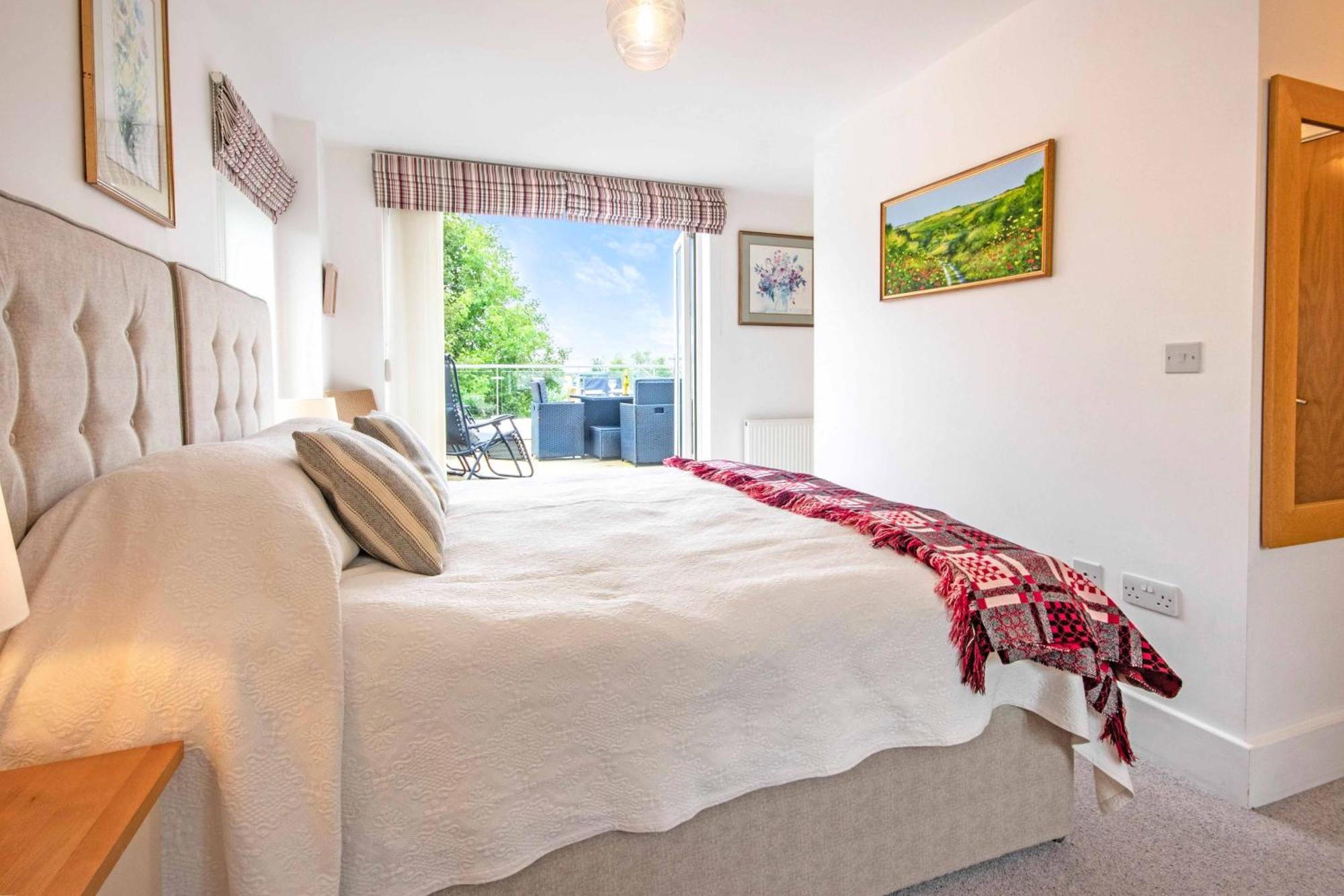 Crow'S Nest Penthouse Apartment With Free Spa Access Somerford Keynes Εξωτερικό φωτογραφία