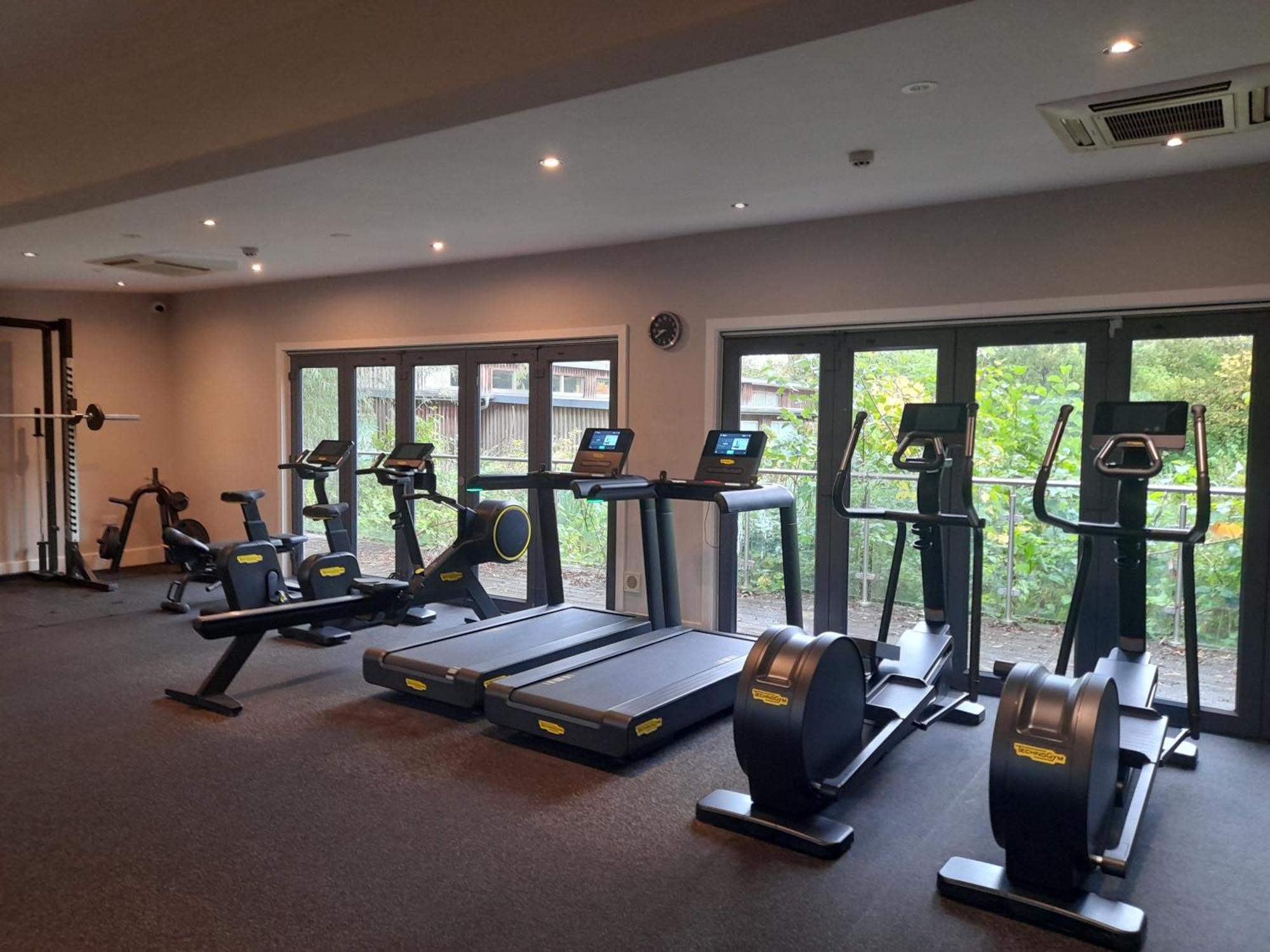 Crow'S Nest Penthouse Apartment With Free Spa Access Somerford Keynes Εξωτερικό φωτογραφία